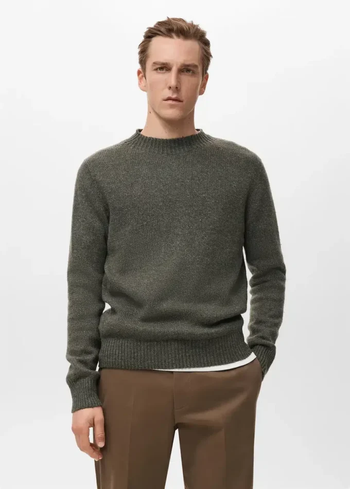 Maglione in misto lana con collo a costine Maglione in misto lana con collo a costine