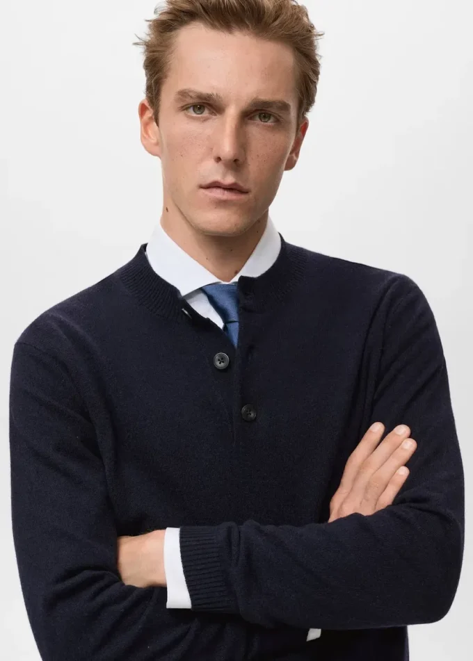 Maglione lavorato a maglia 100% lana extrafine Maglione lavorato a maglia 100% lana extrafine