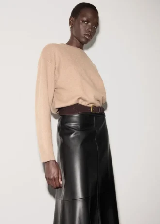 Maglione lavorato a maglia con collo rotondo