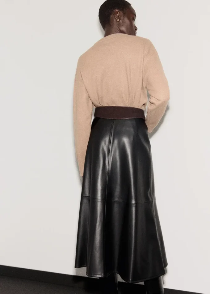 Maglione lavorato a maglia con collo rotondo Maglione lavorato a maglia con collo rotondo