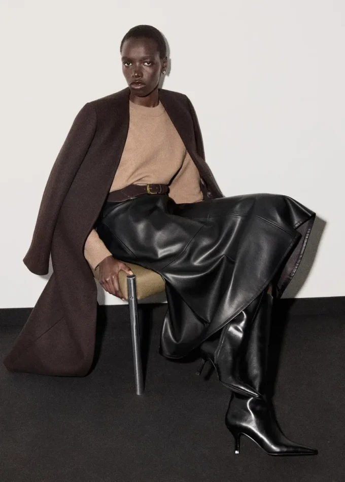 Maglione lavorato a maglia con collo rotondo Maglione lavorato a maglia con collo rotondo