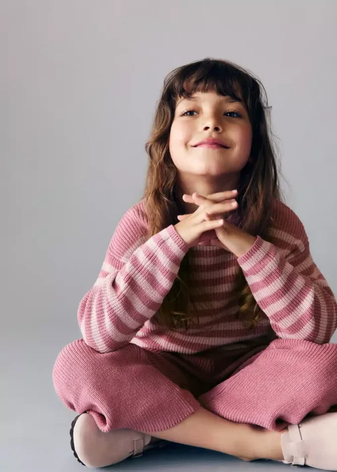 Maglione lavorato a maglia con dettaglio bottoni Maglione lavorato a maglia con dettaglio bottoni