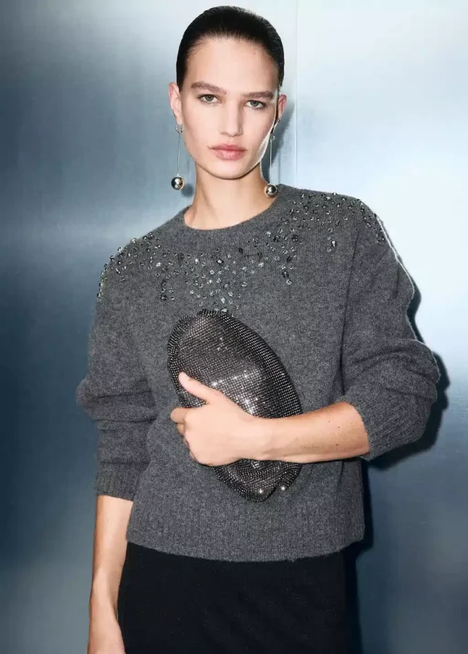 Maglione lavorato a maglia con paillettes Maglione lavorato a maglia con paillettes