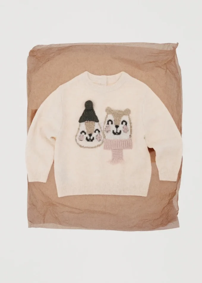 Maglione lavorato a maglia ricamato Maglione lavorato a maglia ricamato