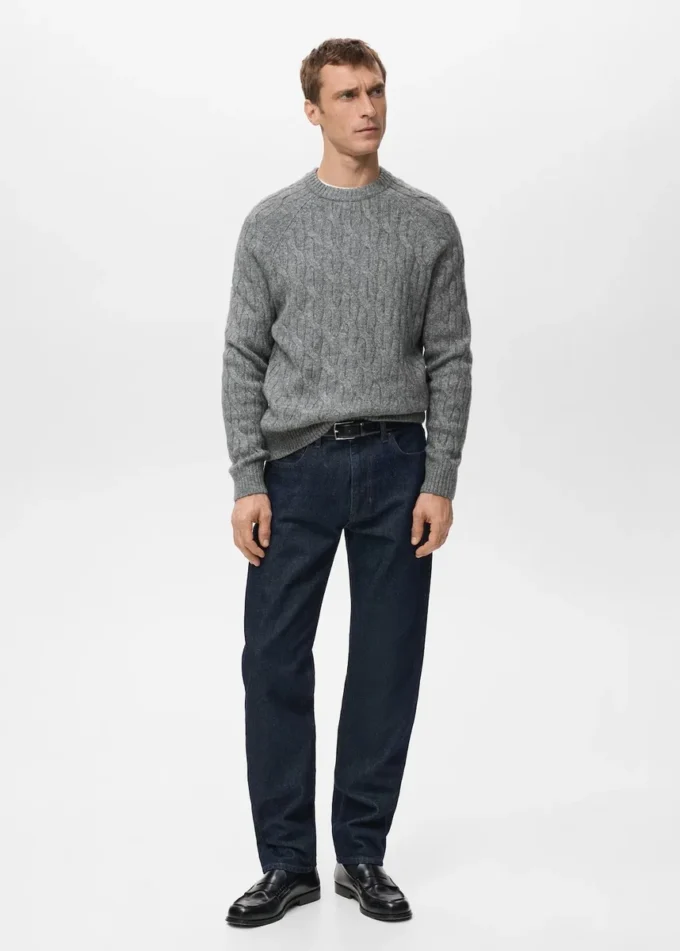 Maglione lavorato a trecce Maglione lavorato a trecce