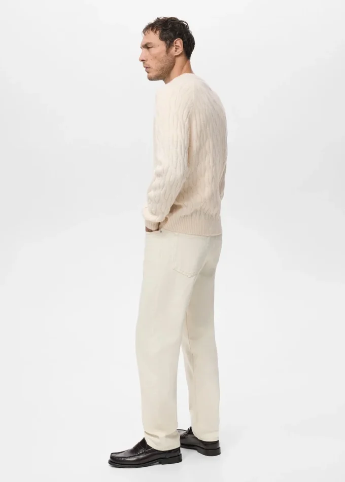 Maglione lavorato a trecce Maglione lavorato a trecce