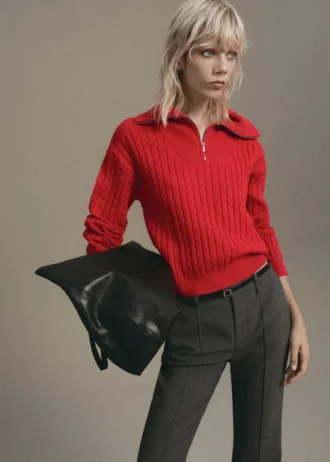 Maglione lavorato a trecce con collo con zip