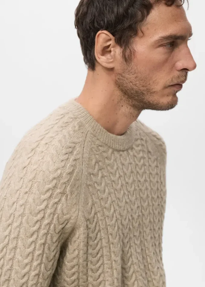 Maglione lavorato a treccia Maglione lavorato a treccia