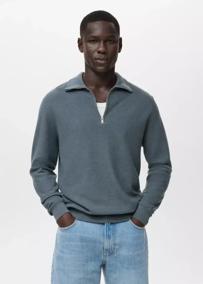 Maglione microstrutturato con collo con zip Maglione microstrutturato con collo con zip