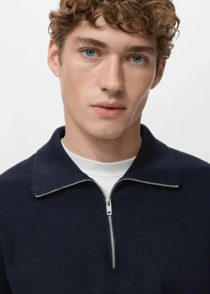 Maglione microstrutturato con collo con zip Maglione microstrutturato con collo con zip