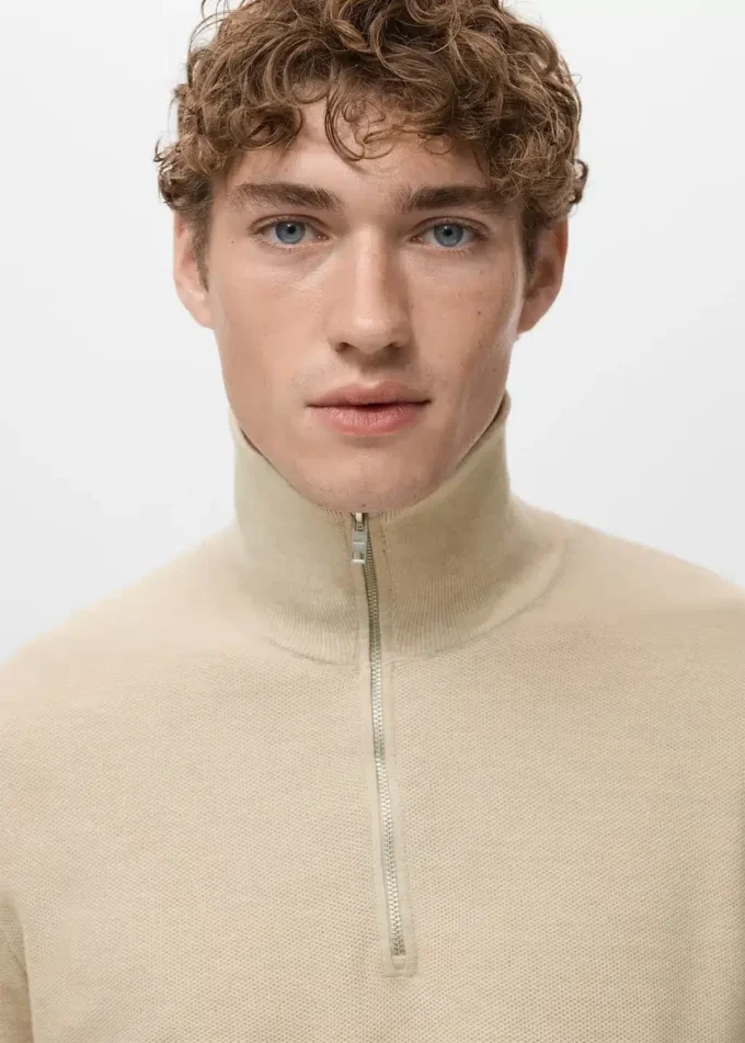 Maglione microstrutturato con collo con zip Maglione microstrutturato con collo con zip