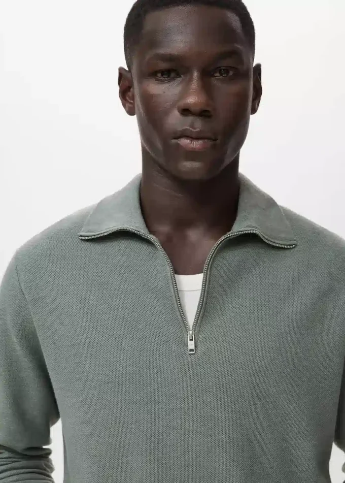 Maglione microstrutturato con collo con zip Maglione microstrutturato con collo con zip