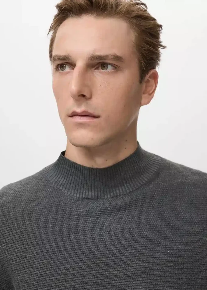 Maglione strutturato con collo alla coreana Maglione strutturato con collo alla coreana