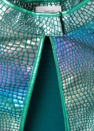 Mantello con maschera da drago Mantello con maschera da drago