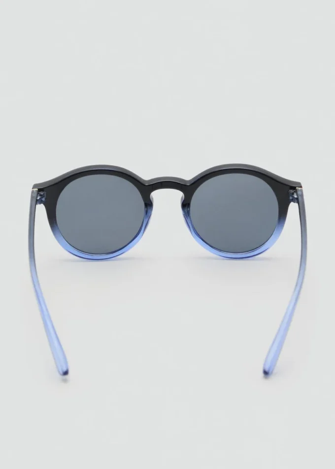 Occhiali da sole con montatura semitrasparente Occhiali da sole con montatura semitrasparente