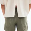 Pantaloncini con dettagli cuciti Pantaloncini con dettagli cuciti