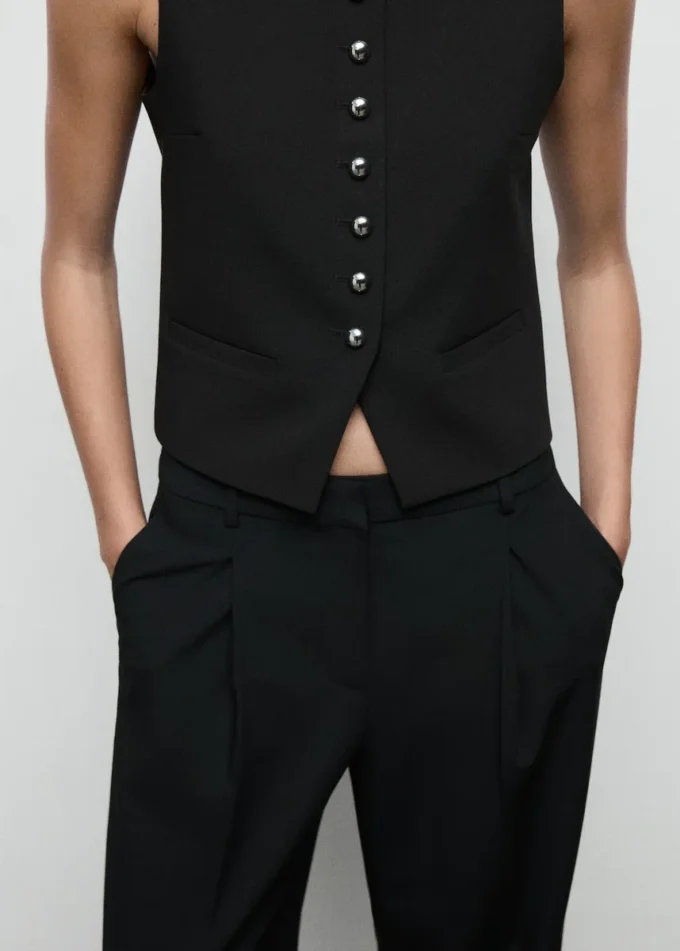 Pantaloni a pieghe con gamba larga Pantaloni a pieghe con gamba larga