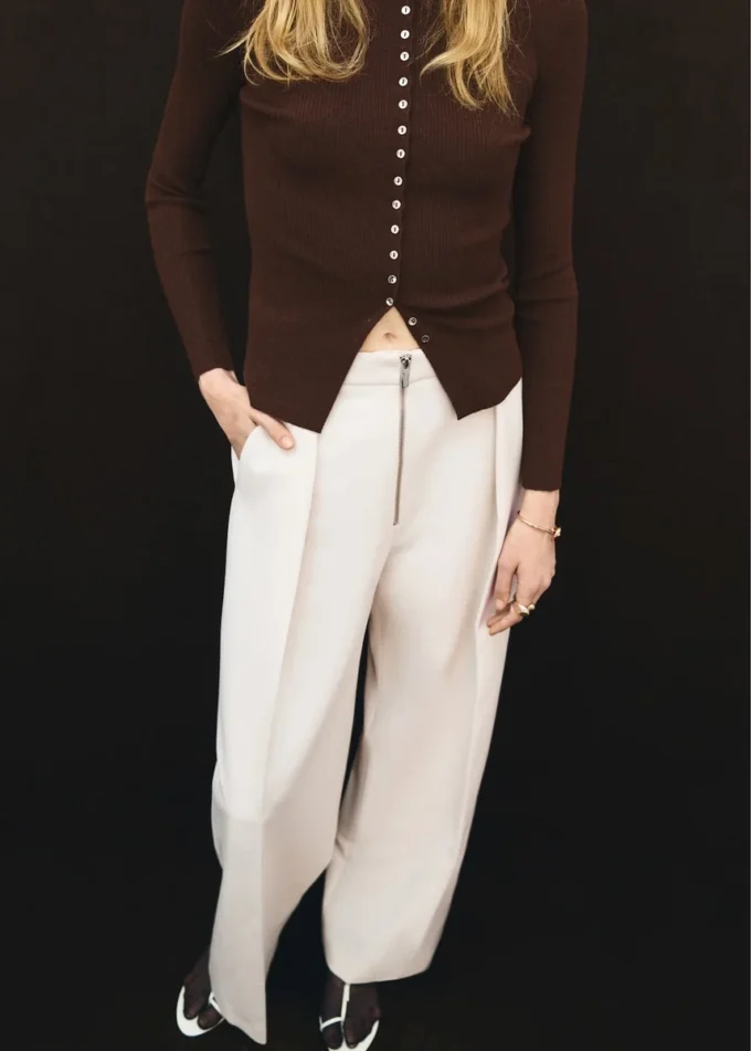 Pantaloni a pieghe con zip Pantaloni a pieghe con zip