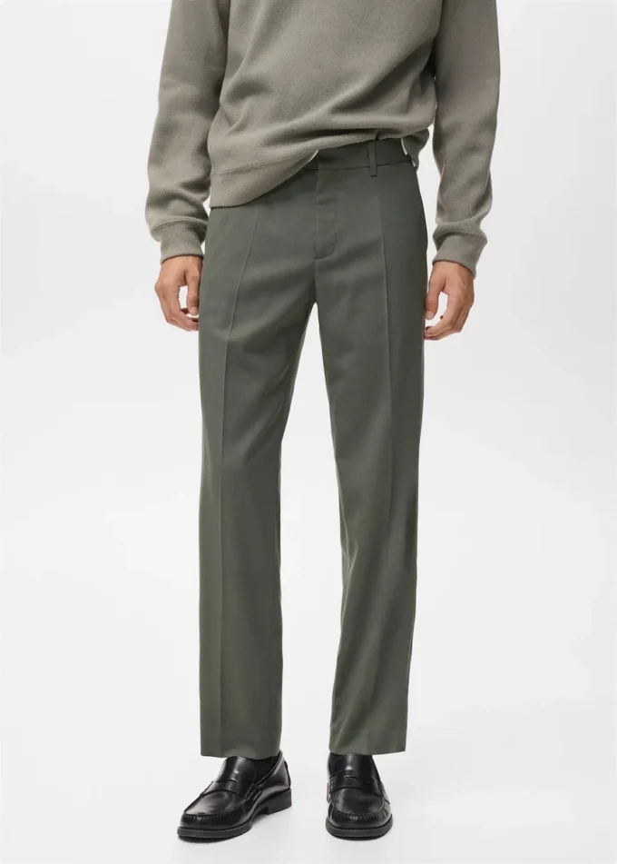 Pantaloni a pieghe dalla vestibilità regolare Pantaloni a pieghe dalla vestibilità regolare