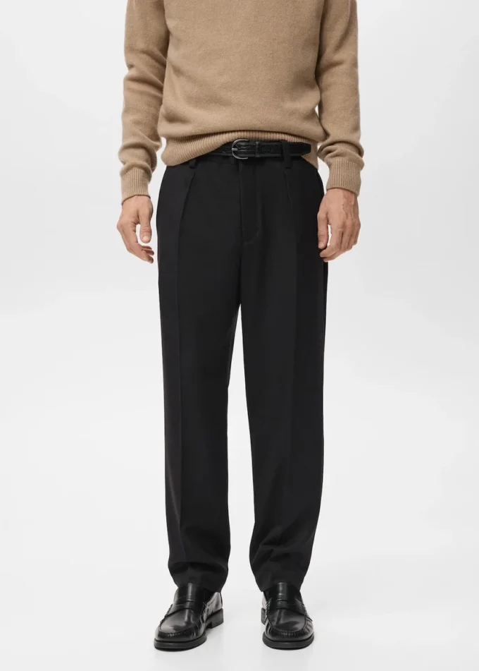 Pantaloni a pieghe dalla vestibilità regolare Pantaloni a pieghe dalla vestibilità regolare