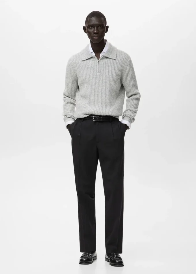 Pantaloni a pieghe dalla vestibilità regolare Pantaloni a pieghe dalla vestibilità regolare