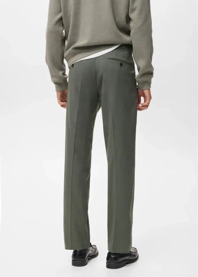 Pantaloni a pieghe dalla vestibilità regolare Pantaloni a pieghe dalla vestibilità regolare