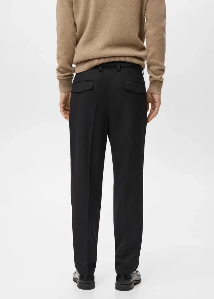 Pantaloni a pieghe dalla vestibilità regolare Pantaloni a pieghe dalla vestibilità regolare