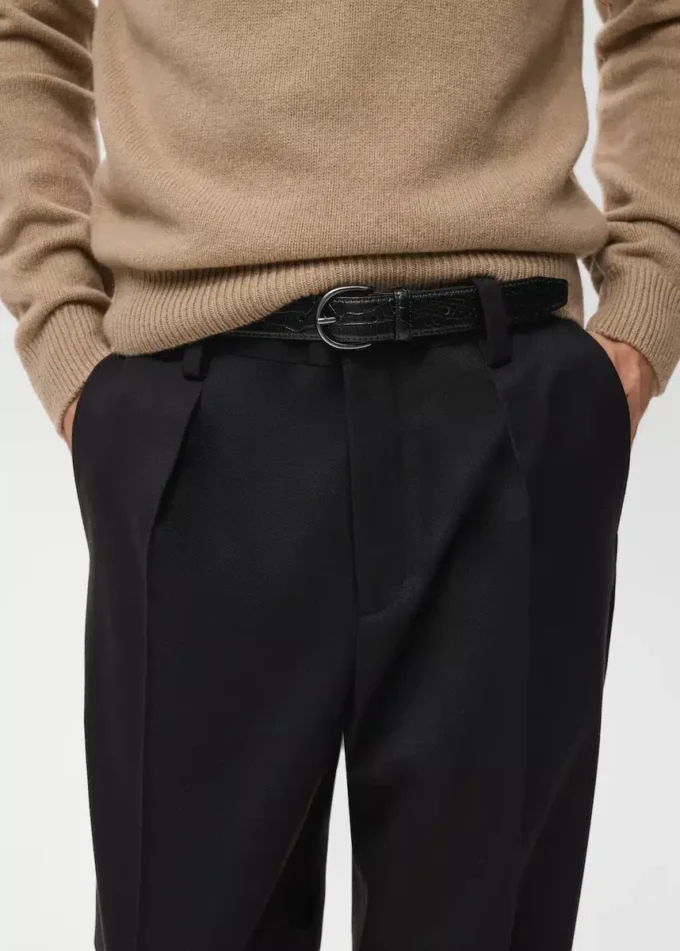 Pantaloni a pieghe dalla vestibilità regolare Pantaloni a pieghe dalla vestibilità regolare