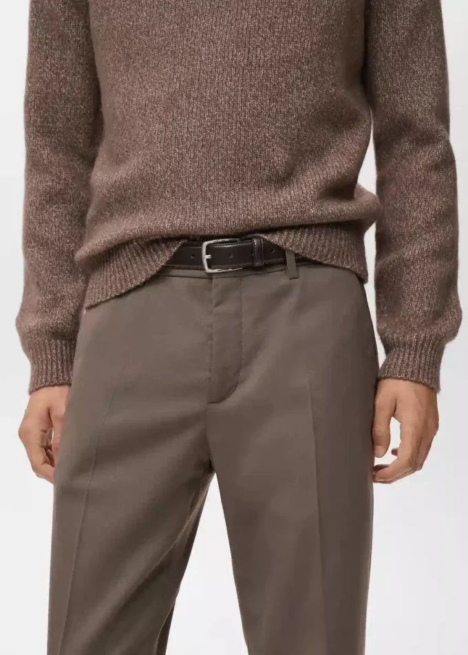 Pantaloni a pieghe dalla vestibilità regolare Pantaloni a pieghe dalla vestibilità regolare