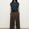 Pantaloni a vita bassa e gamba larga Pantaloni a vita bassa e gamba larga