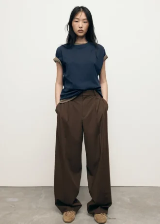 Pantaloni a vita bassa e gamba larga