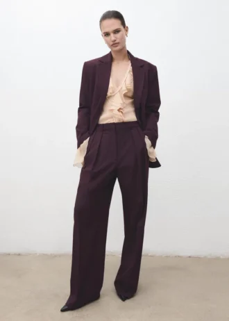 Pantaloni a vita media con piega e gamba larga