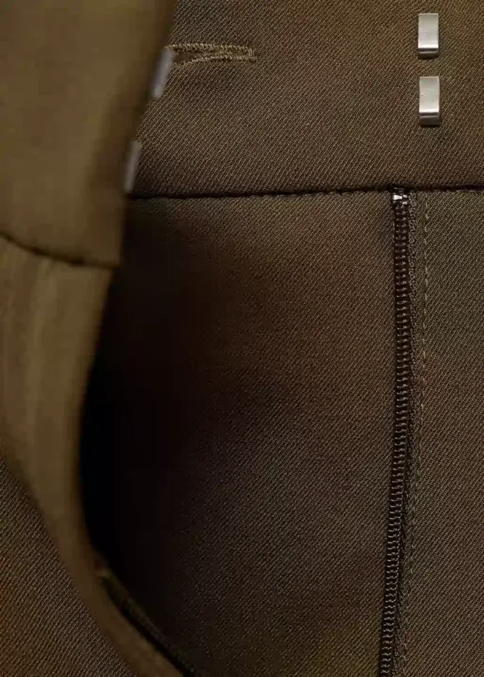 Pantaloni a vita media con piega e gamba larga Pantaloni a vita media con piega e gamba larga