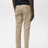 Pantaloni chino slim fit in twill Barna Pantaloni chino slim fit in twill Barna