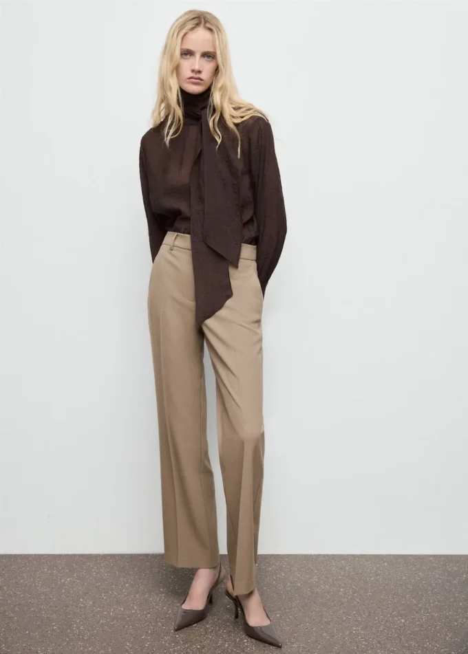 Pantaloni dritti a vita media Pantaloni dritti a vita media