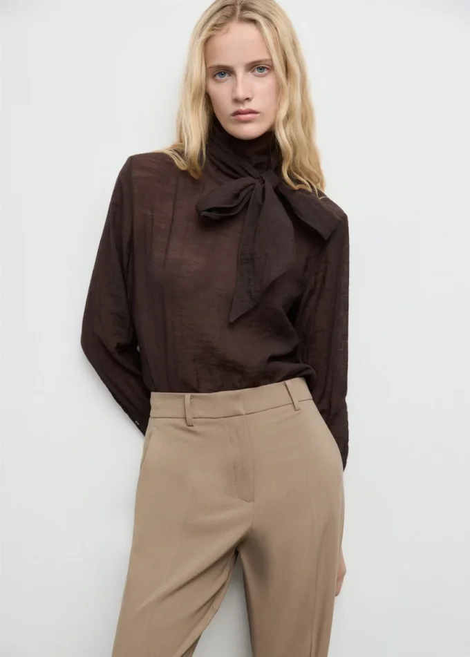 Pantaloni dritti a vita media Pantaloni dritti a vita media