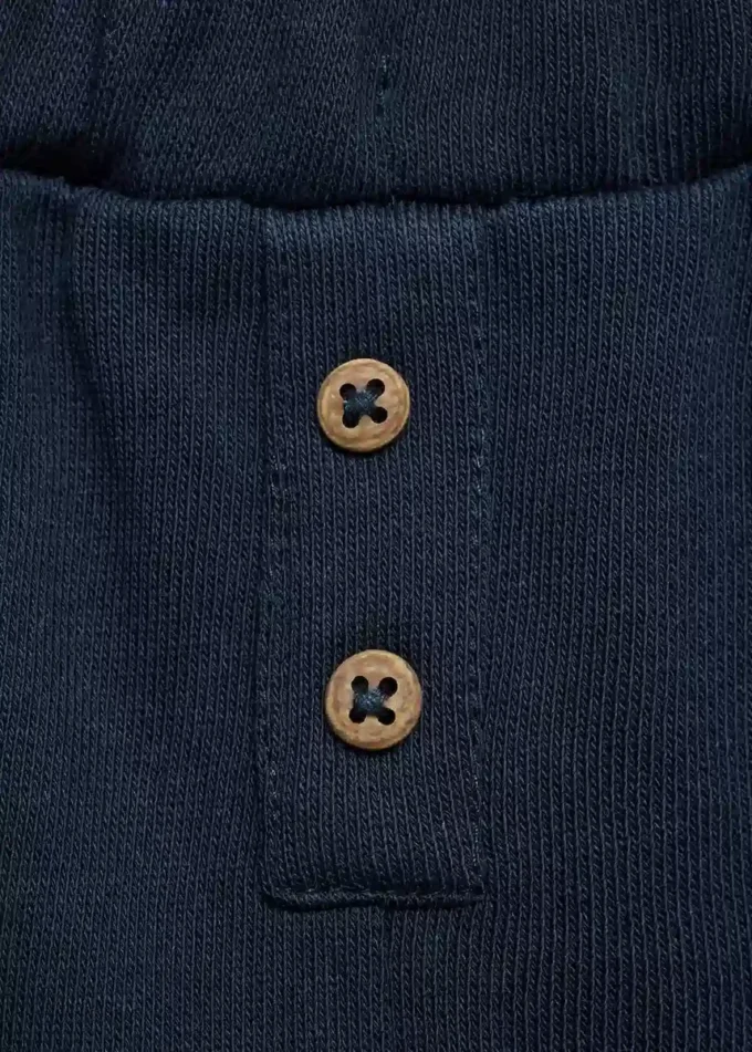 Pantaloni dritti con bottoni Pantaloni dritti con bottoni