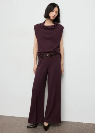 Pantaloni dritti con cuciture a vista