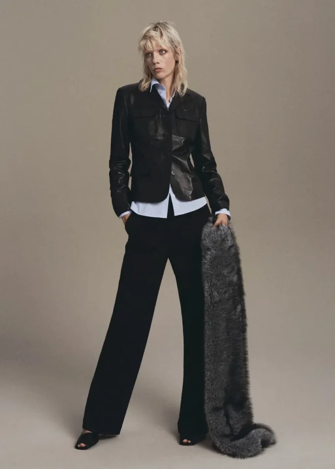 Pantaloni dritti con cuciture a vista Pantaloni dritti con cuciture a vista