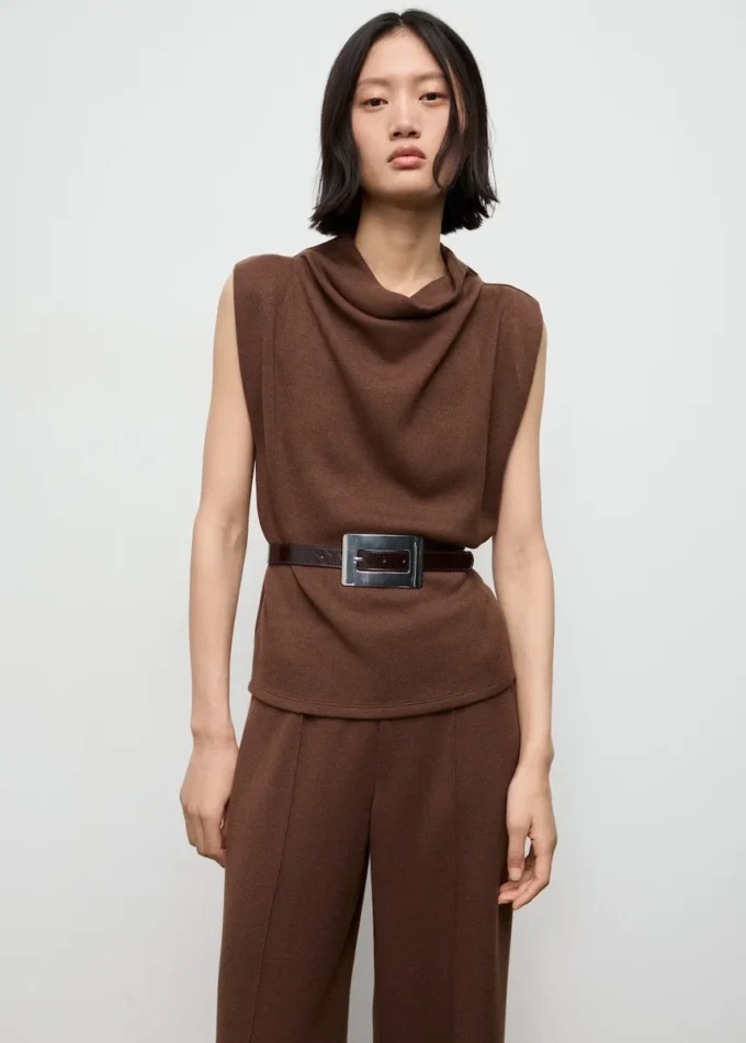 Pantaloni dritti con cuciture a vista Pantaloni dritti con cuciture a vista