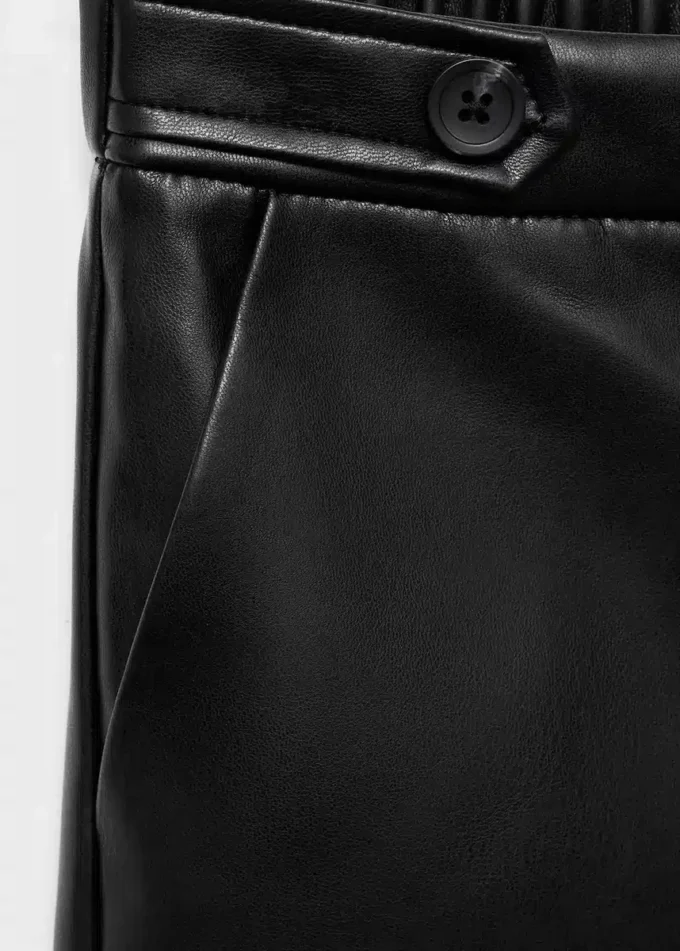 Pantaloni dritti effetto pelle