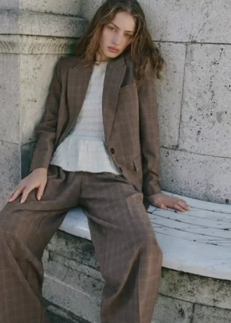 Pantaloni eleganti a quadri con gamba larga Pantaloni eleganti a quadri con gamba larga