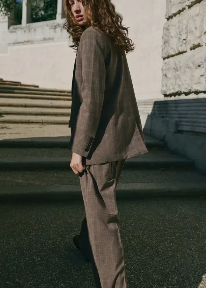 Pantaloni eleganti a quadri con gamba larga Pantaloni eleganti a quadri con gamba larga