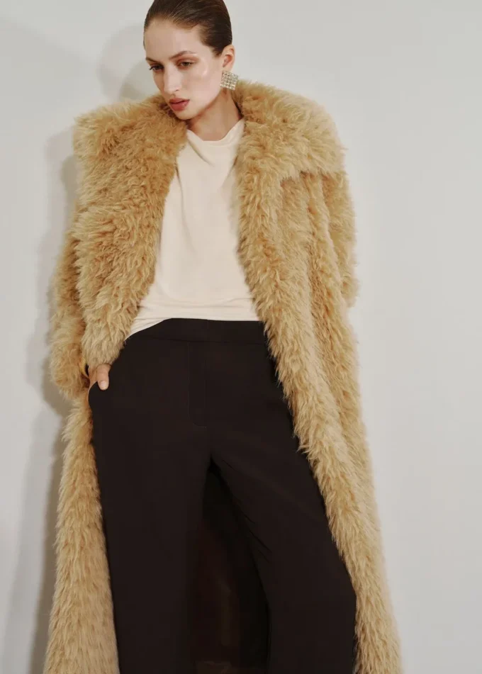 Pantaloni fluidi con spacchi laterali Pantaloni fluidi con spacchi laterali