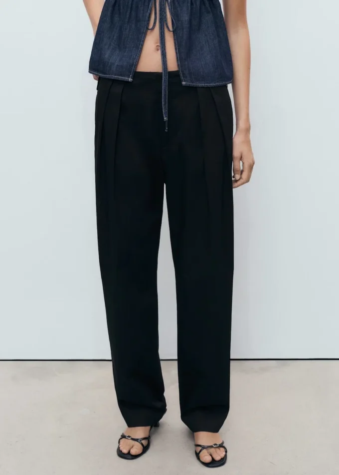 Pantaloni in cotone con bottoni Pantaloni in cotone con bottoni