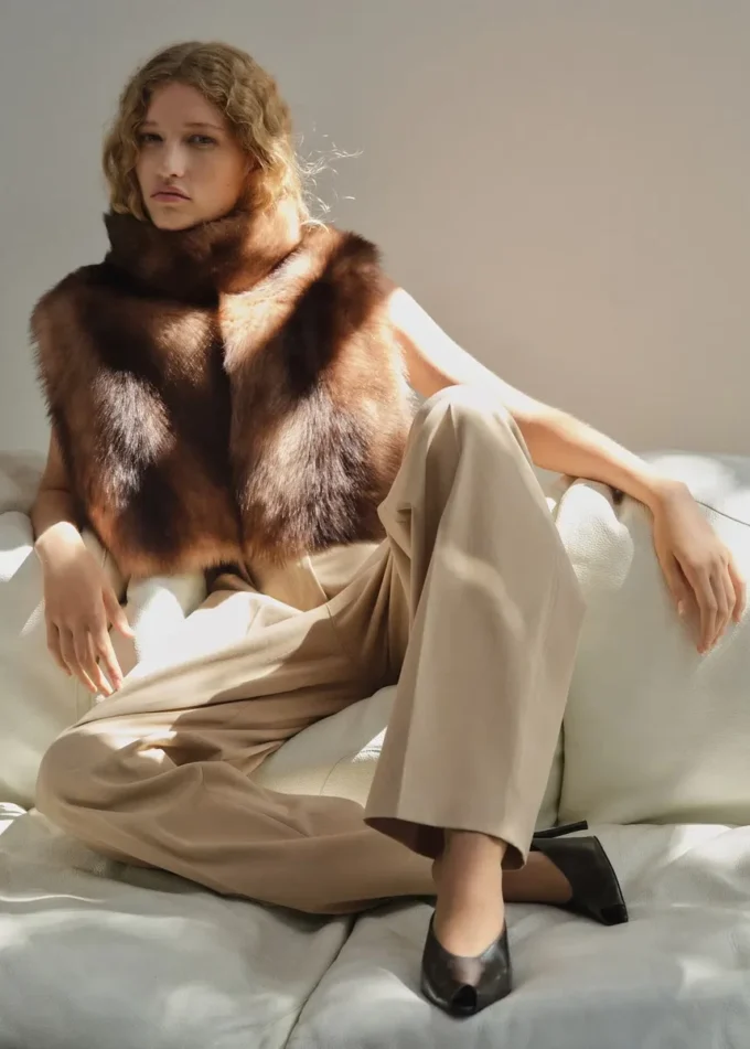 Pantaloni in denim a gamba dritta con pinces Pantaloni in denim a gamba dritta con pinces