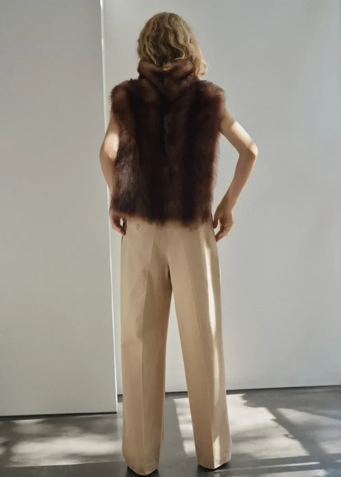 Pantaloni in denim a gamba dritta con pinces Pantaloni in denim a gamba dritta con pinces