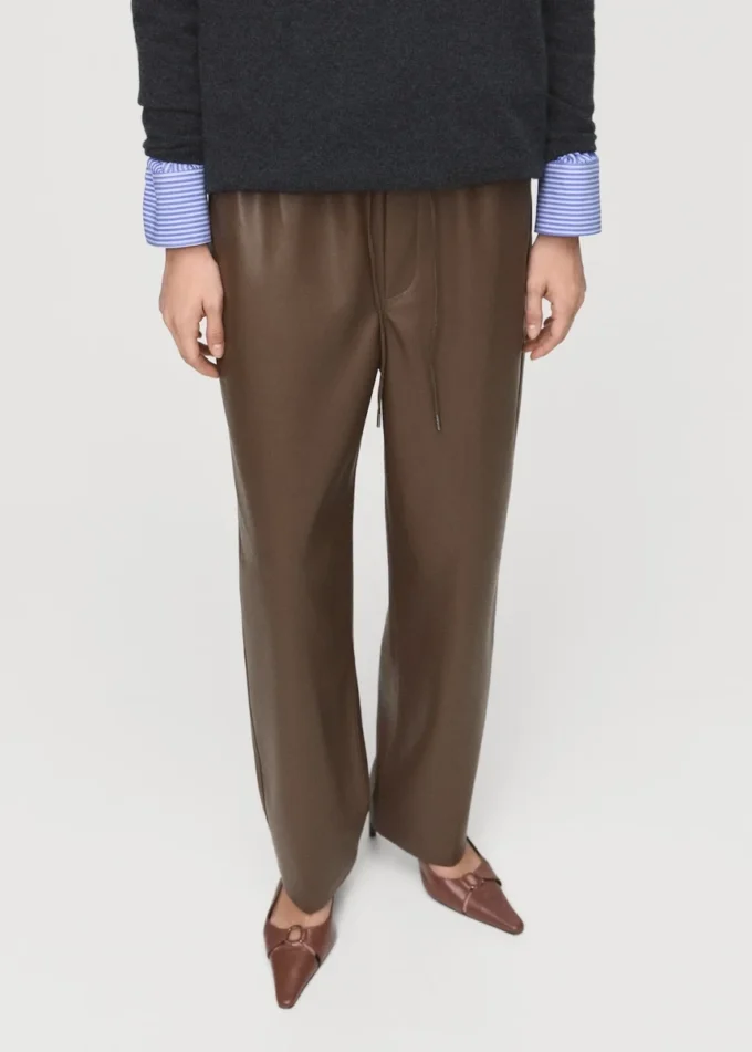 Pantaloni in ecopelle con elastico in vita Pantaloni in ecopelle con elastico in vita