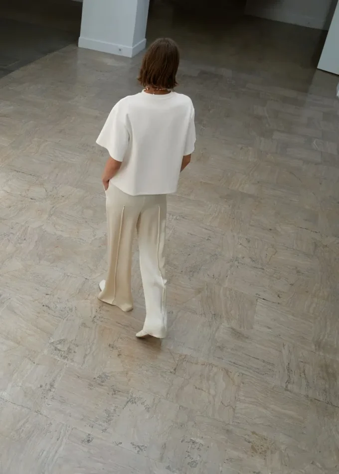 Pantaloni in raso con aperture laterali Pantaloni in raso con aperture laterali