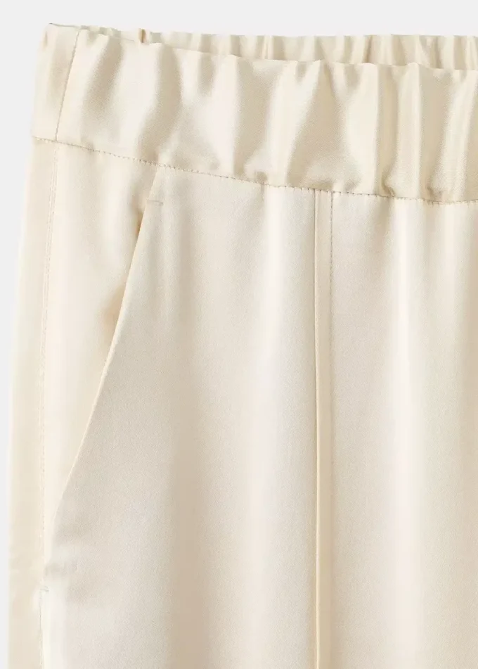 Pantaloni in raso con aperture laterali Pantaloni in raso con aperture laterali